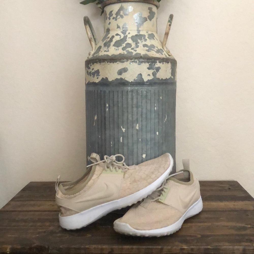 Nike tennis shoes